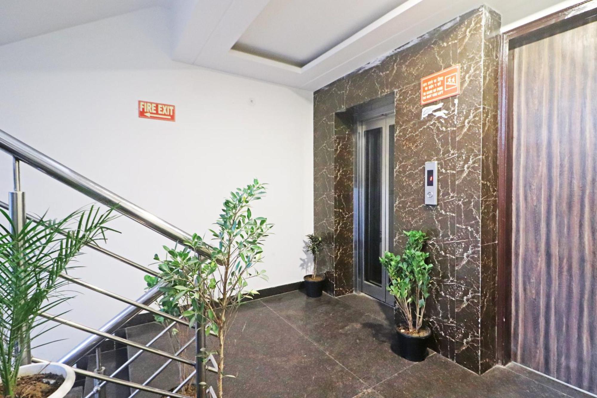 Hotel Mayda Prime Near Delhi Airport 3*