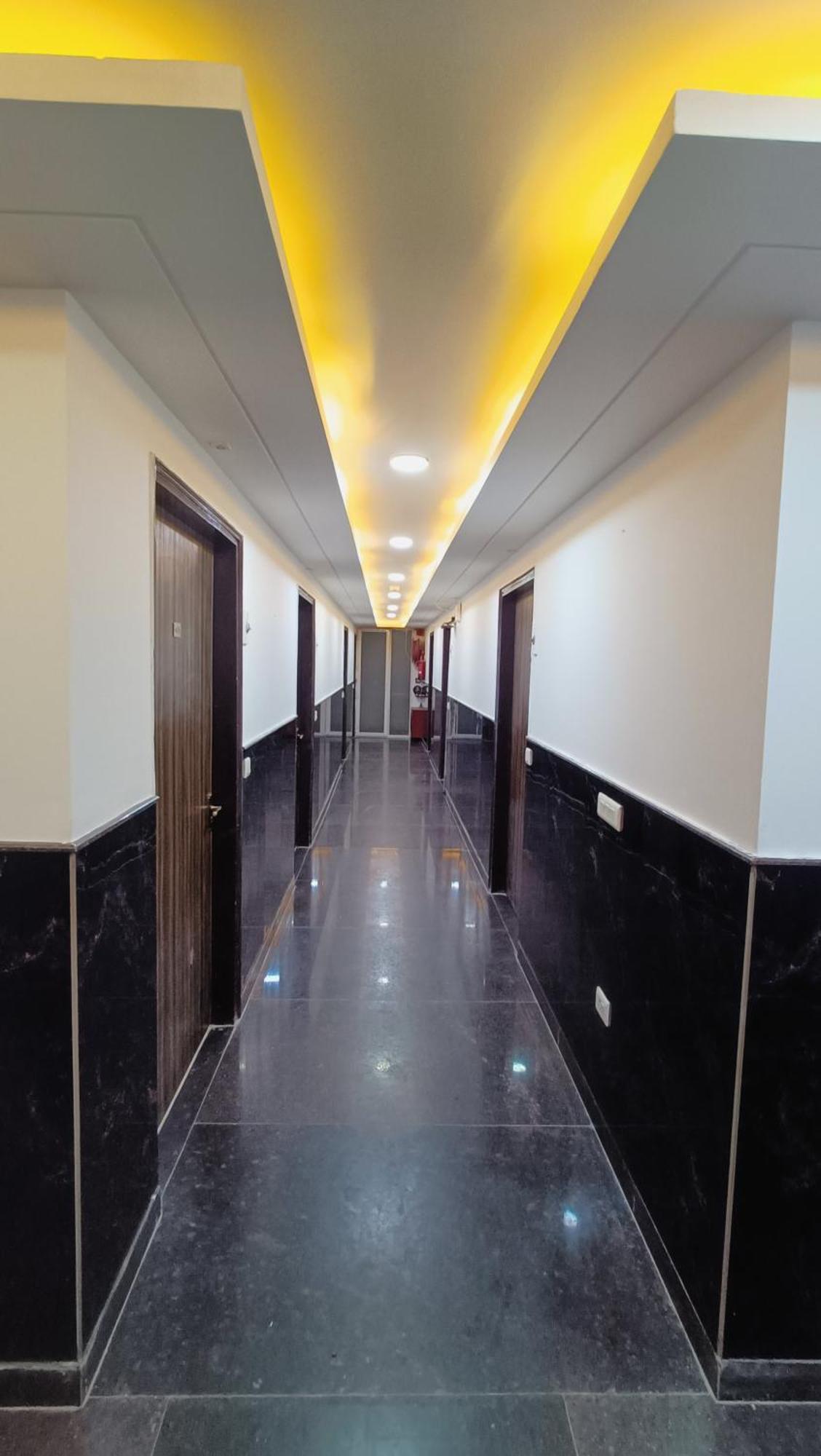 Hotel Mayda Prime Near Delhi Airport 3*